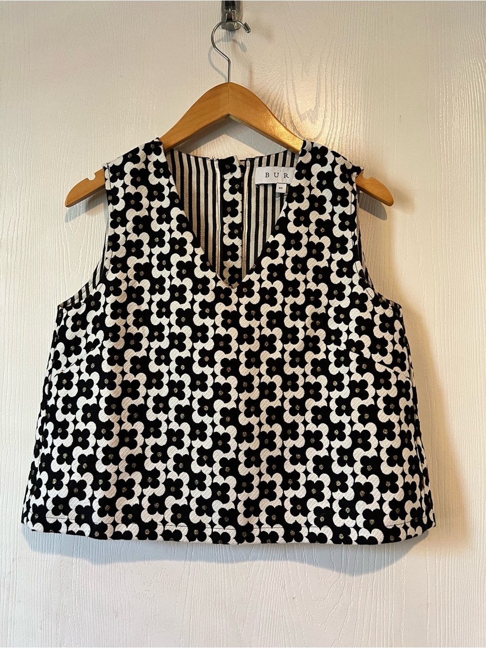 Buru Sleeveless Mod Black White Flower Button Back Boxy Crop Top Women Sz XS